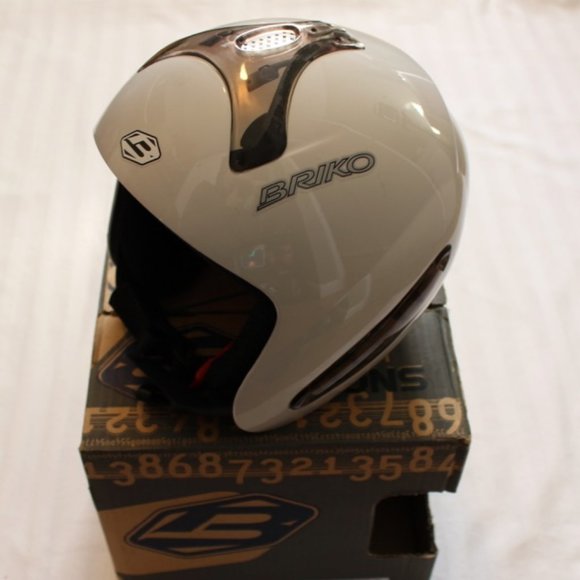 White Helmet - Picture 2 of 11